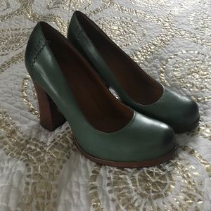 Kork-Ease Green Heels Size 8.5